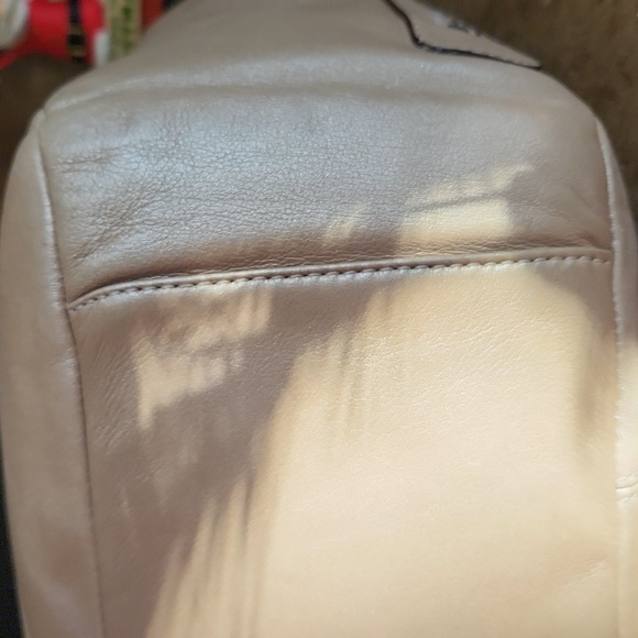 Coach Beige Leather Shoulder Bag - Picture 4 of 16